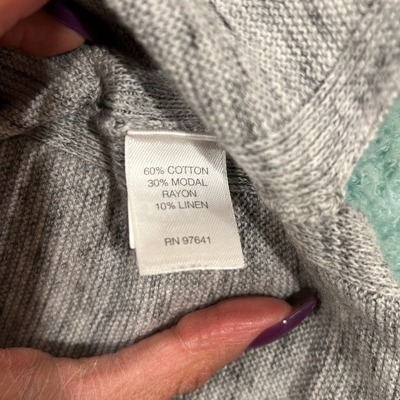 🔥J.Jill Gray V-Neck Knit Pullover🔥 - Picture 4 of 6